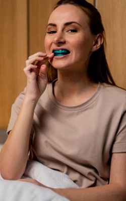 Patient in Mont Belvieu getting sleep apnea treatment with oral appliance