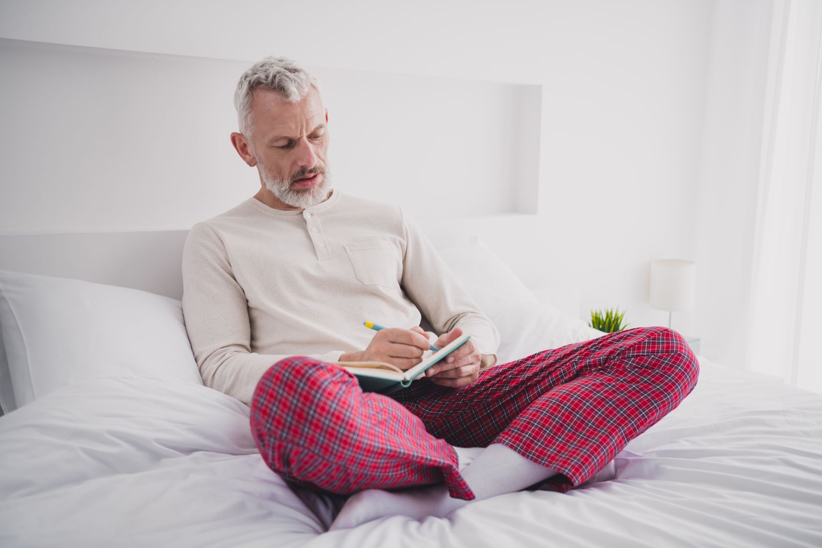 can-keeping-a-sleep-diary-help-diagnose-sleep-apnea-dr-dean-hutto